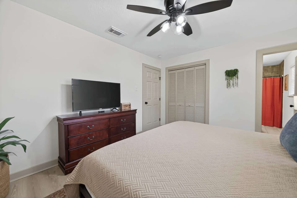 Bedroom Retreat: Modern comforts meet style, featuring a sleek TV and refreshing decor!