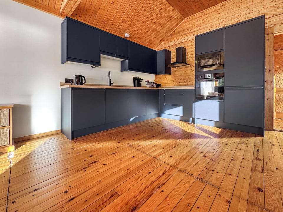 Kitchen area | The Boathouse - Norfolk Lake House, Pentey