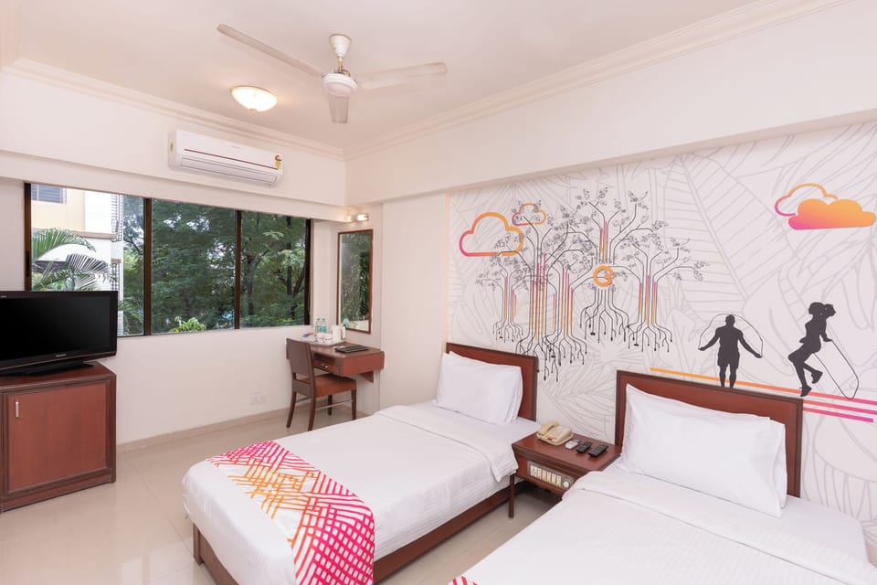 Twin Room | Desk, free WiFi