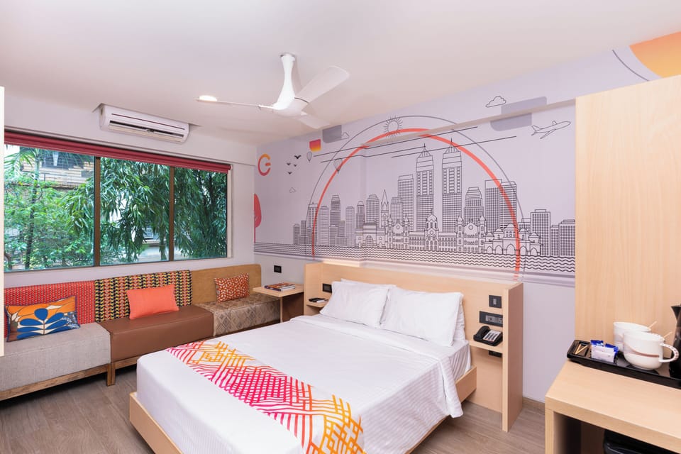 Luxe Queen Room | Desk, free WiFi