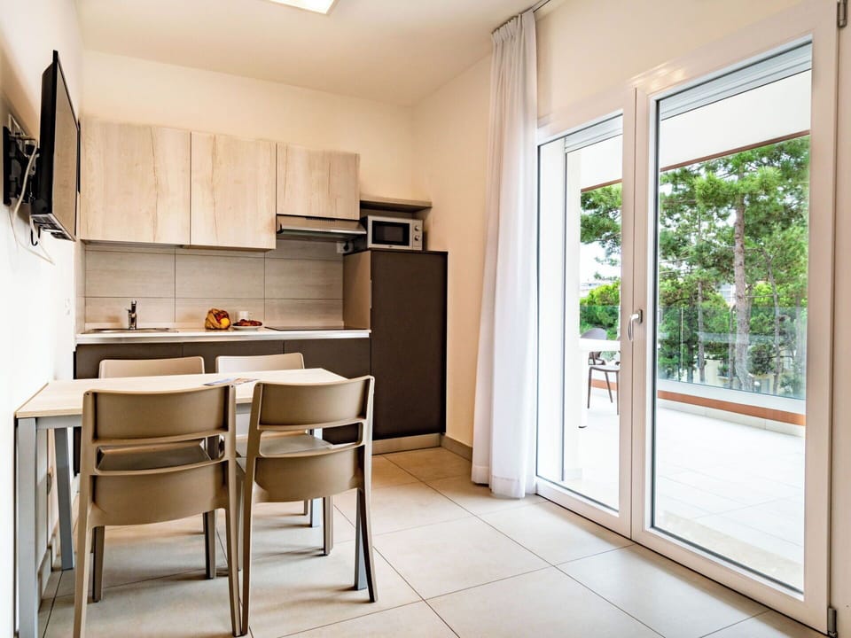 Apartment, Condominium, Hotel