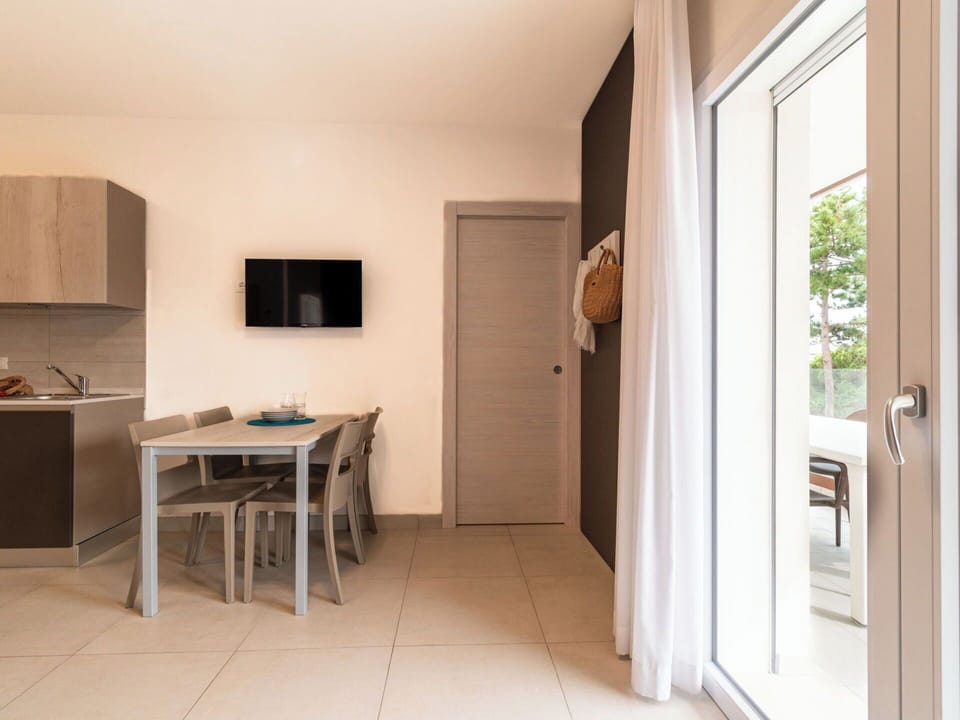 Apartment, Condominium, Hotel