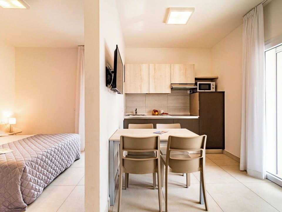 Apartment, Condominium, Hotel