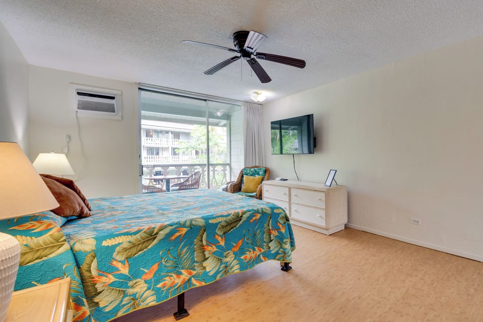 Studio Interior | Free WiFi | Central A/C & Heat | Smart TV