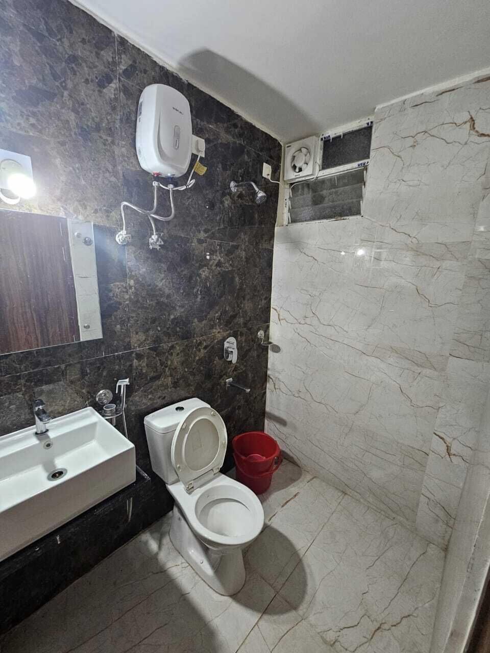 Deluxe Double Room, Sea View | Bathroom | Separate tub and shower, free toiletries, slippers, towels