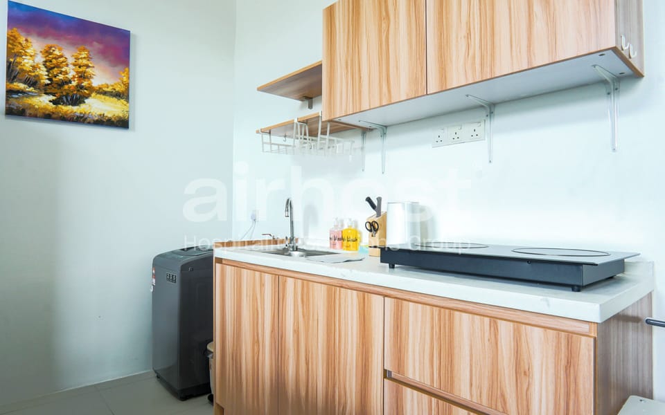 Loft, 2 Queen Beds, Non Smoking, Kitchenette | Private kitchen | Electric kettle