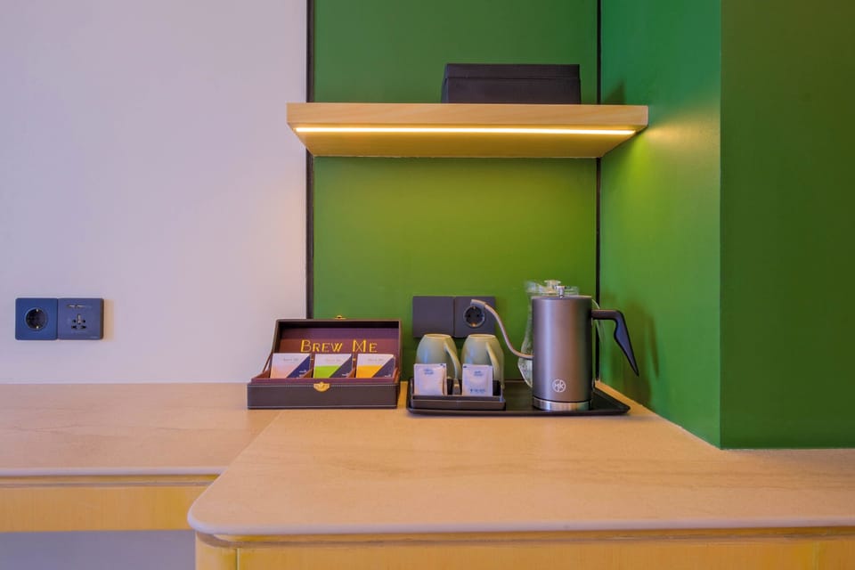 Metro Room Twin Bed | Coffee and/or coffee maker