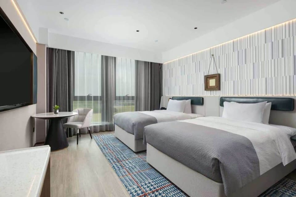 Standard Twin Room | Laptop workspace, blackout drapes, WiFi (free)