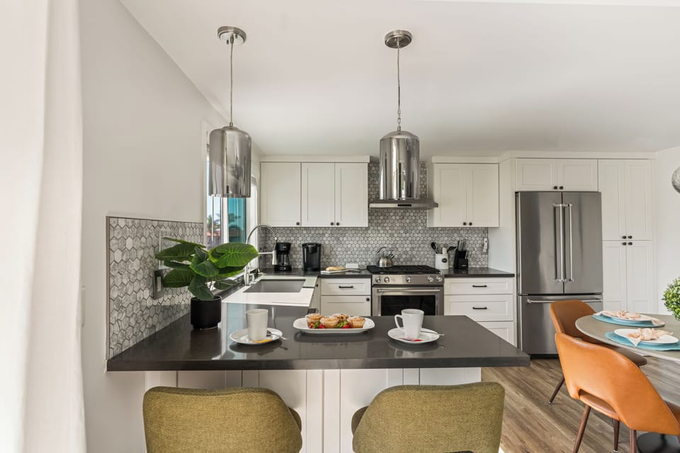 Enjoy casual dining at the kitchen counter.