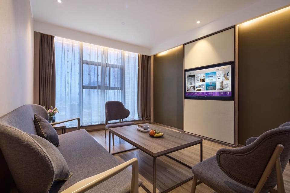 Luxury Suite, Non Smoking, Housekeeping | Premium bedding, down comforters, minibar (free items), laptop workspace