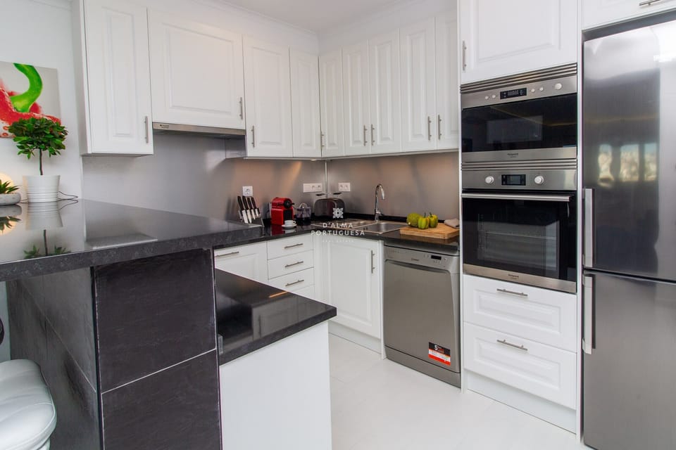 Microwave, oven, dishwasher, coffee/tea maker