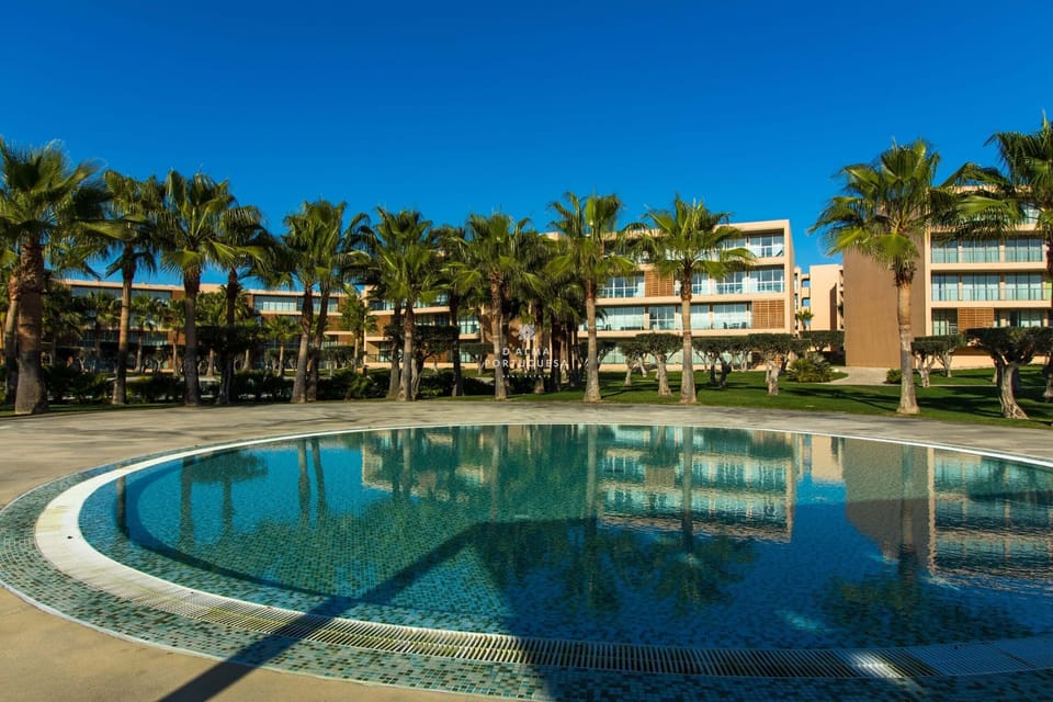 7 outdoor pools, pool umbrellas, sun loungers