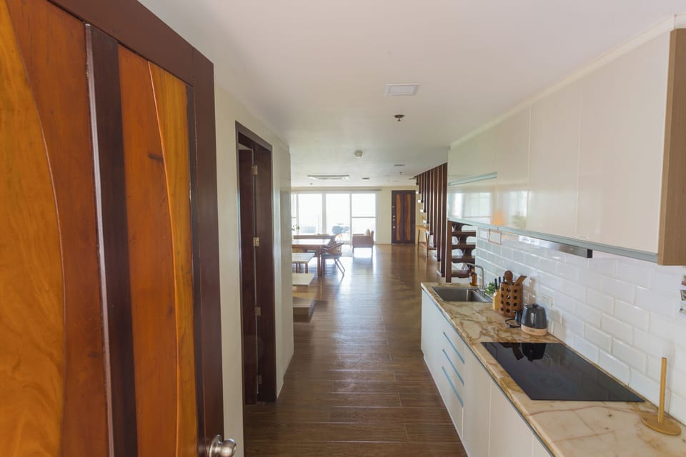 Family Apartment, 3 Bedrooms, Balcony, Sea View | Private kitchen