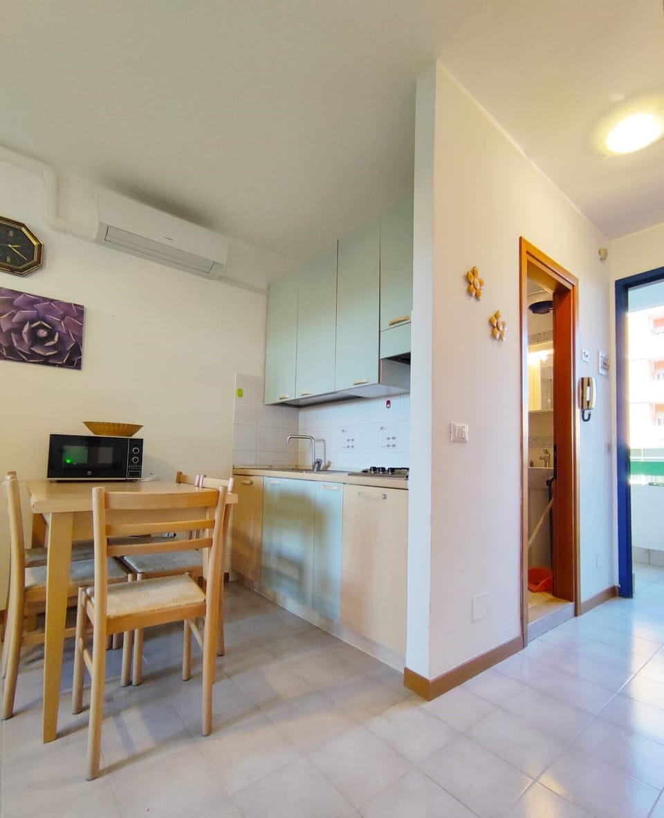 Apartment, 2 Bedrooms, Balcony, City View | Interior