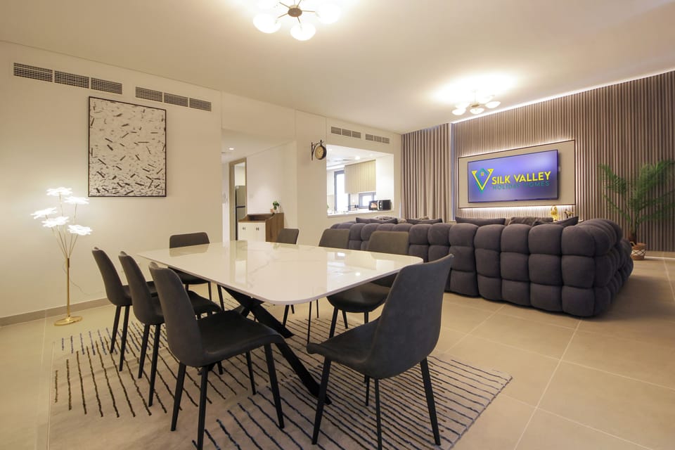 Luxury Villa, Garden View | Living area | 55-inch Smart TV with satellite channels
