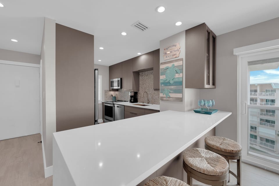 Modern nicely updated kitchen at Leonardo Arms 623