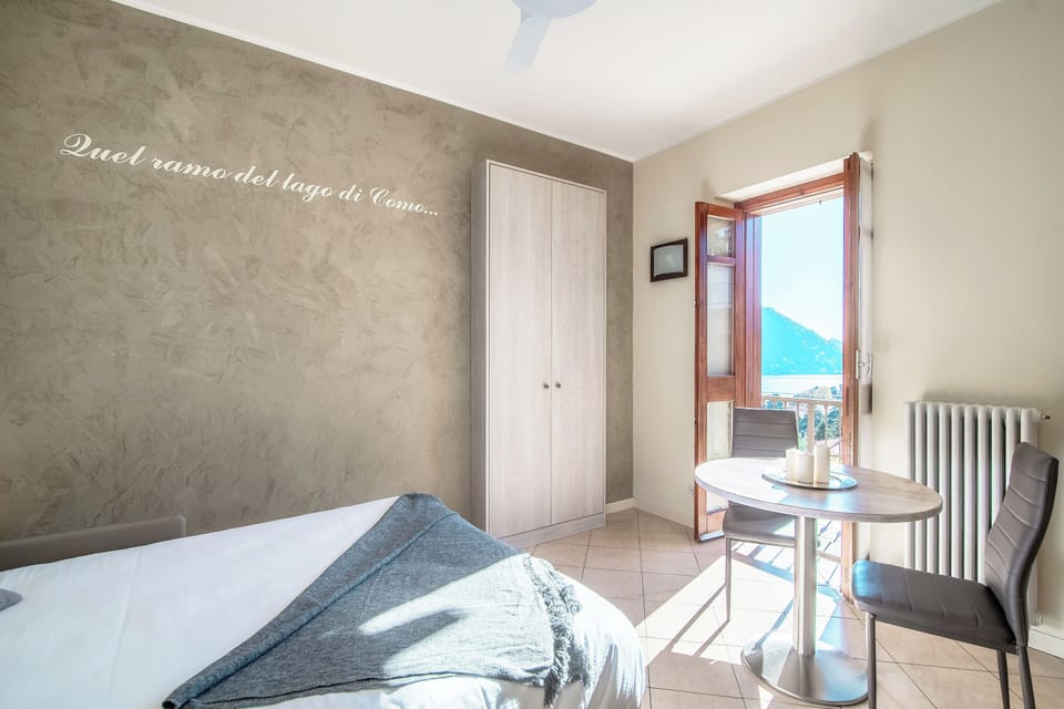 Apartment, Lake View | Premium bedding, down comforters, iron/ironing board, cribs/infant beds