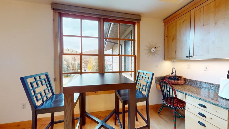 Breakfast Table & Desk