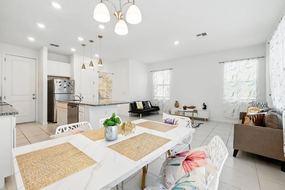Townhome, 3 Bedrooms | Dining