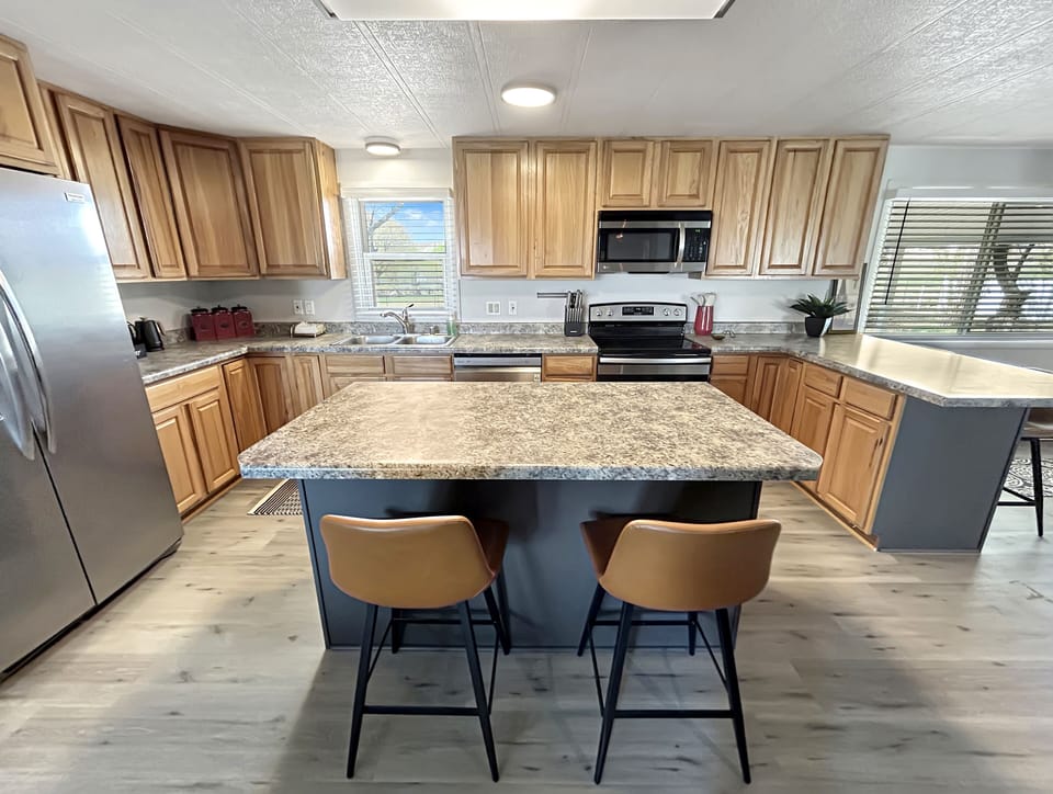 House, 5 Bedrooms | Private kitchen | Fridge, oven, coffee/tea maker, toaster
