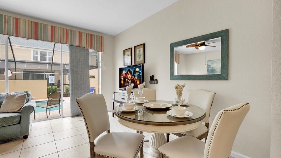 Townhome, 3 Bedrooms | Dining