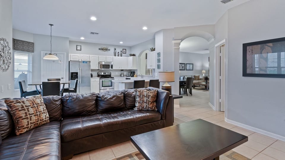 House, 6 Bedrooms | Living area | Smart TV