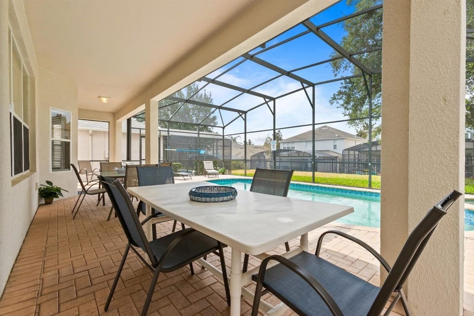 House, 6 Bedrooms | Outdoor dining