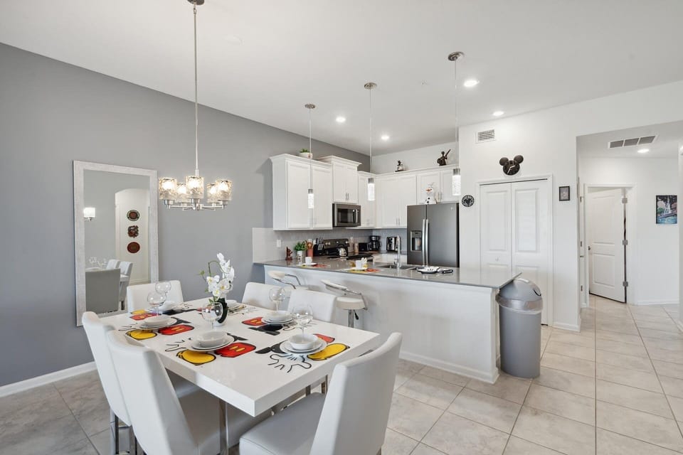 Condo, 2 Bedrooms | Dining