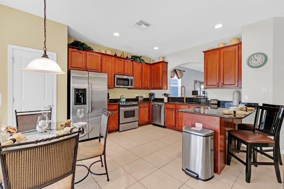 House, 6 Bedrooms | Private kitchen | Coffee/tea maker, fridge, oven, toaster