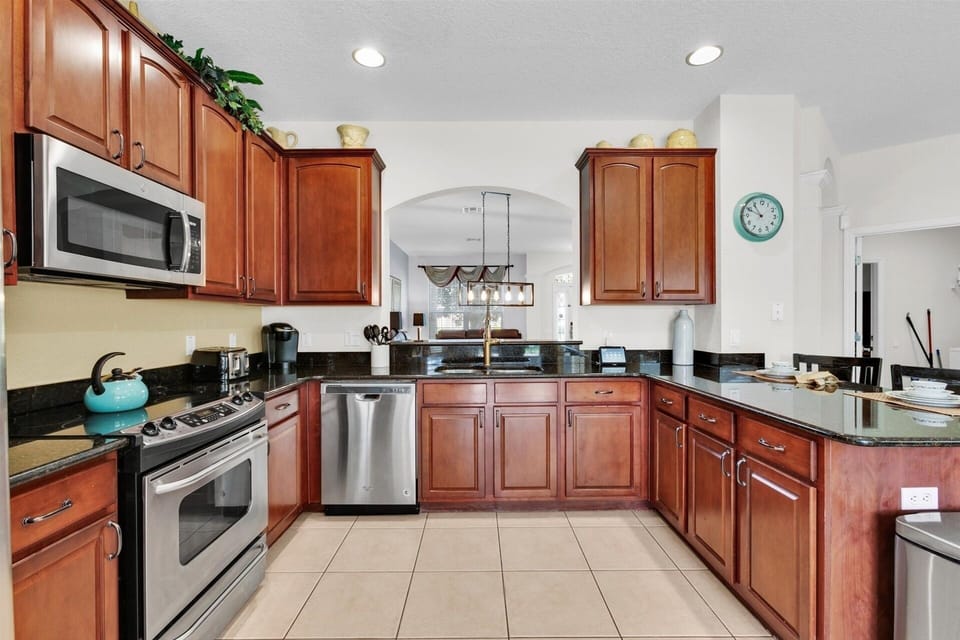 House, 6 Bedrooms | Private kitchen | Coffee/tea maker, fridge, oven, toaster