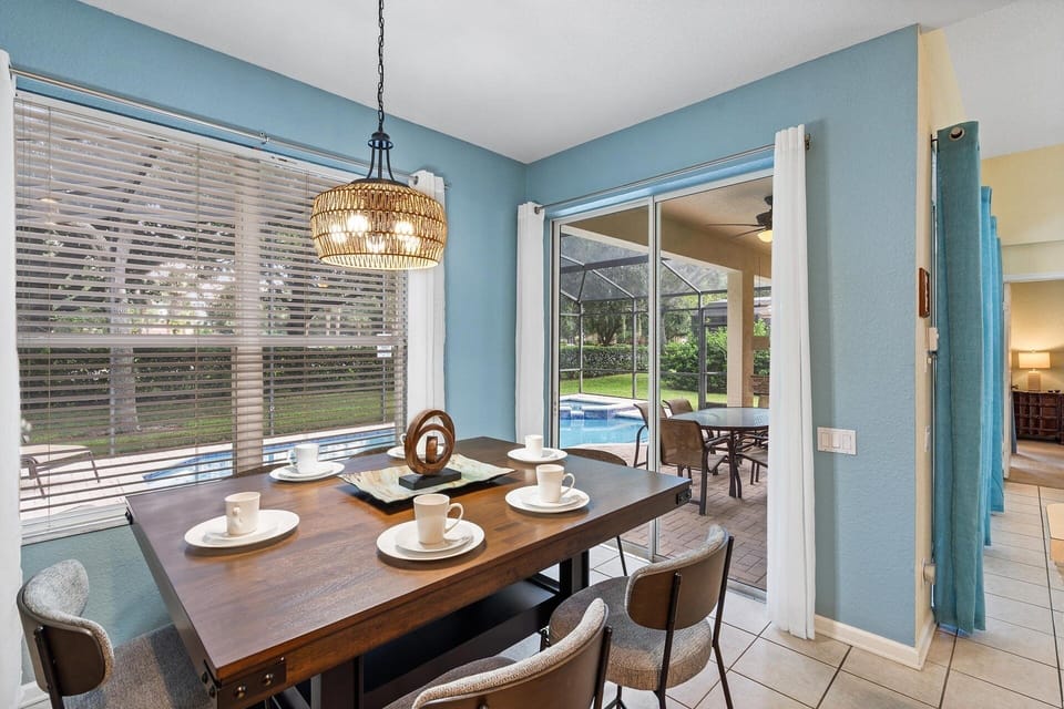 House, 4 Bedrooms | Dining