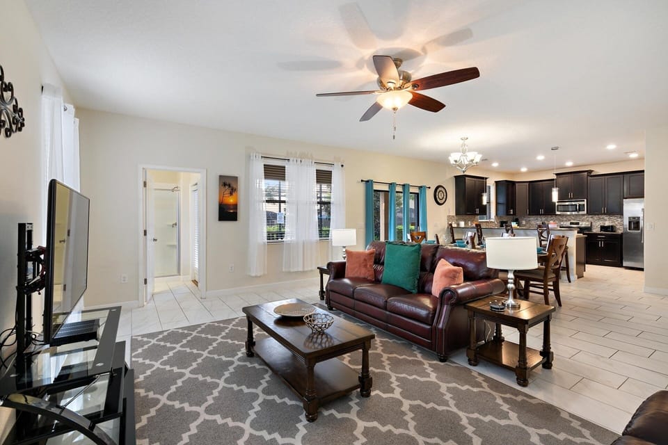 House, 6 Bedrooms | Living area