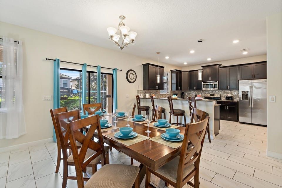 House, 6 Bedrooms | Dining