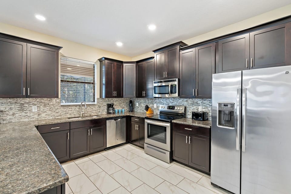 House, 6 Bedrooms | Private kitchen | Coffee/tea maker, fridge, oven, toaster