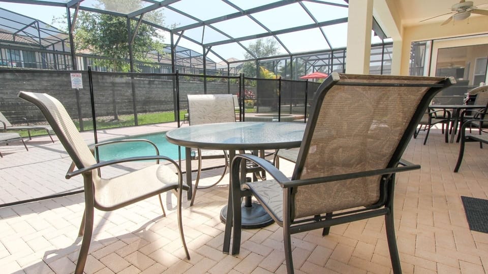 House, 6 Bedrooms | Outdoor dining