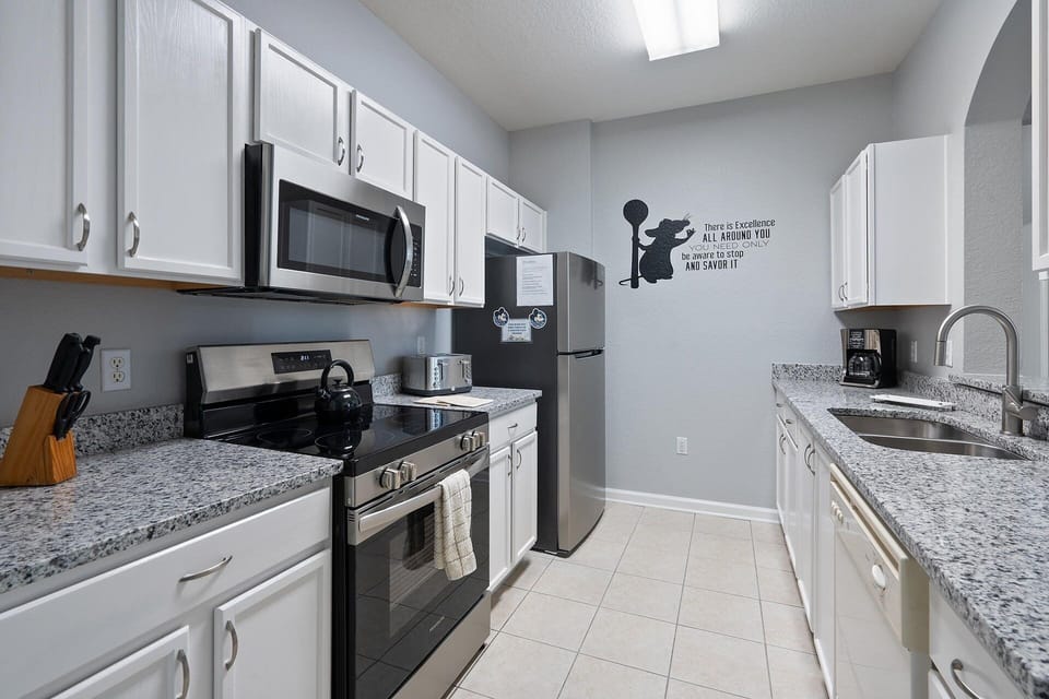 Condo, 3 Bedrooms | Private kitchen | Coffee/tea maker, fridge, oven, toaster
