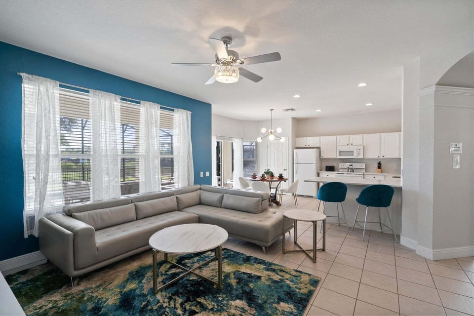 House, 6 Bedrooms | Living area | Smart TV