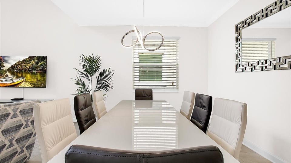 House, 5 Bedrooms | Dining