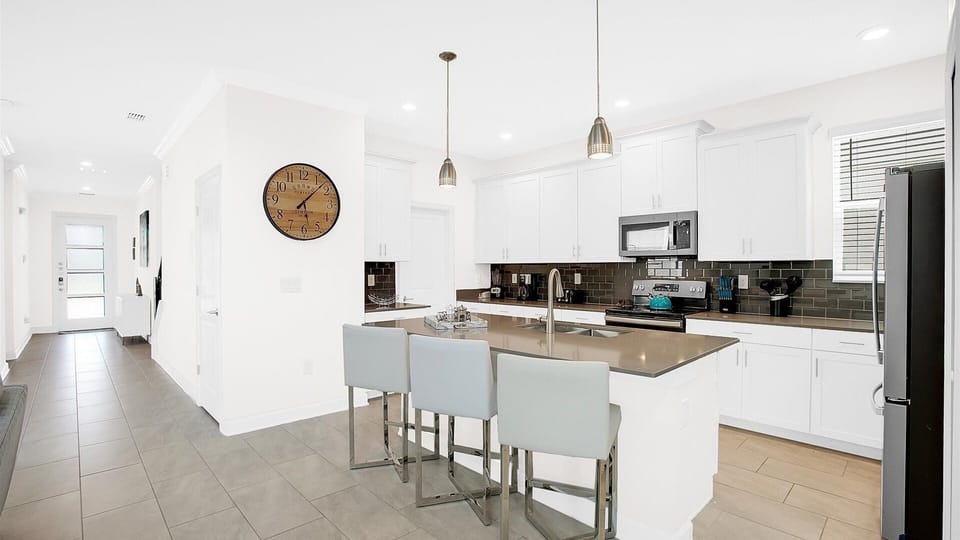 House, 5 Bedrooms | Private kitchen | Coffee/tea maker, fridge, oven, toaster
