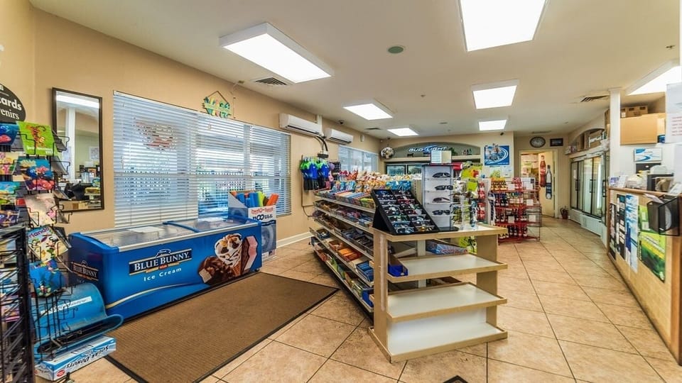Condo, 3 Bedrooms | Gift shop