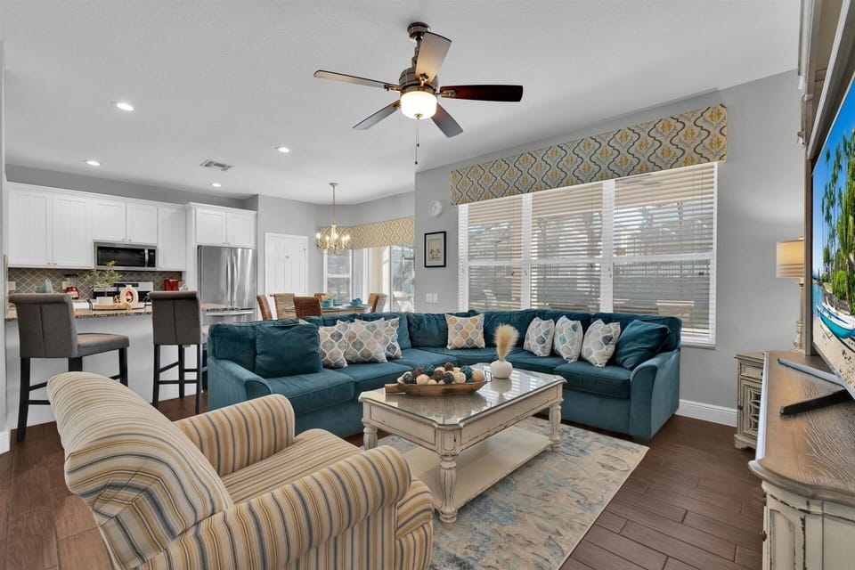 House, 6 Bedrooms | Living area