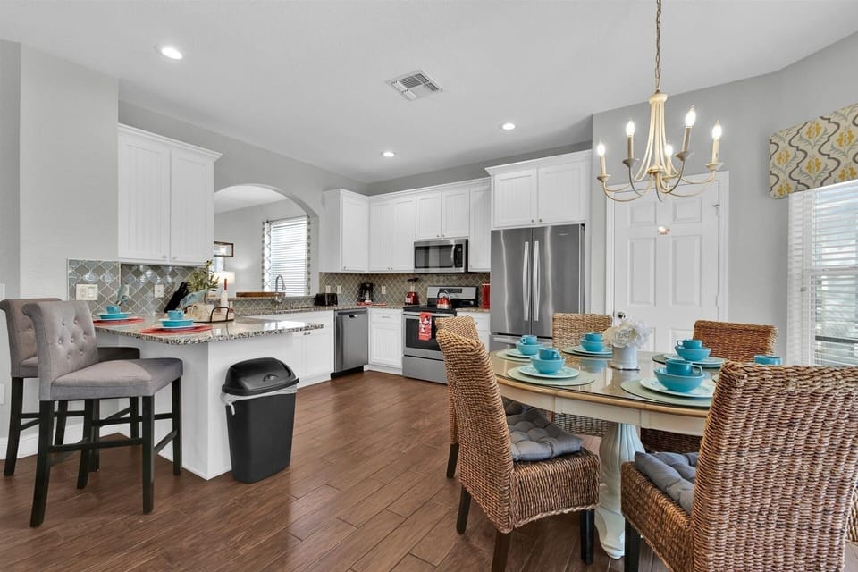 House, 6 Bedrooms | Dining