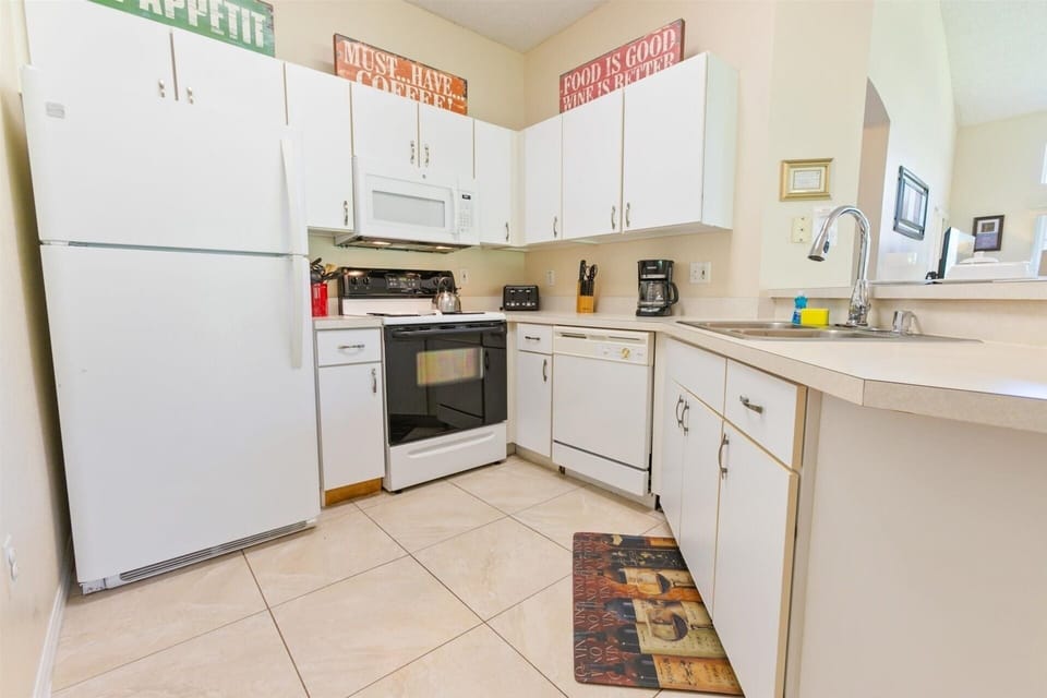 Townhome, 4 Bedrooms | Private kitchen | Coffee/tea maker, fridge, oven, toaster