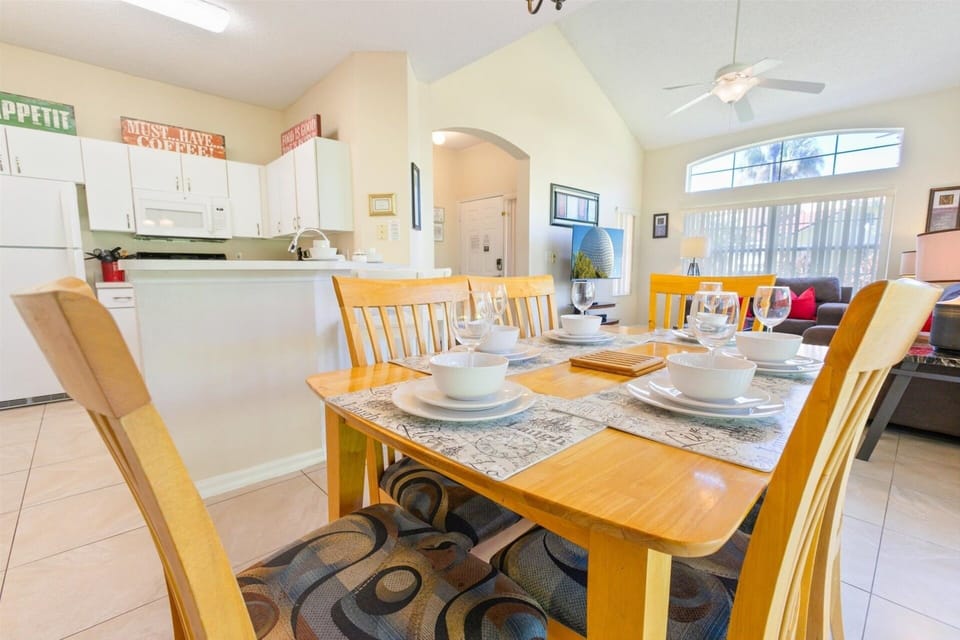 Townhome, 4 Bedrooms | Dining