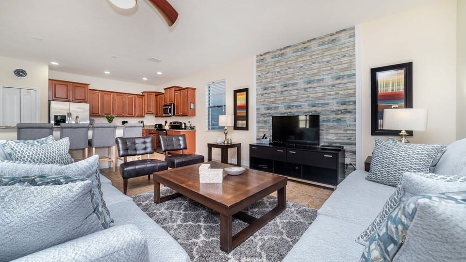 House, 4 Bedrooms | Living area | Smart TV