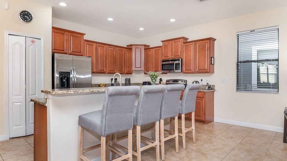 House, 4 Bedrooms | Private kitchen | Coffee/tea maker, fridge, oven, toaster