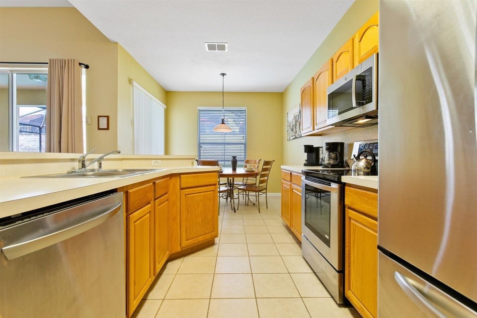 House, 5 Bedrooms | Private kitchen | Coffee/tea maker, fridge, oven, toaster