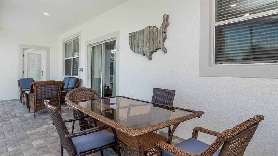 House, 6 Bedrooms | Outdoor dining