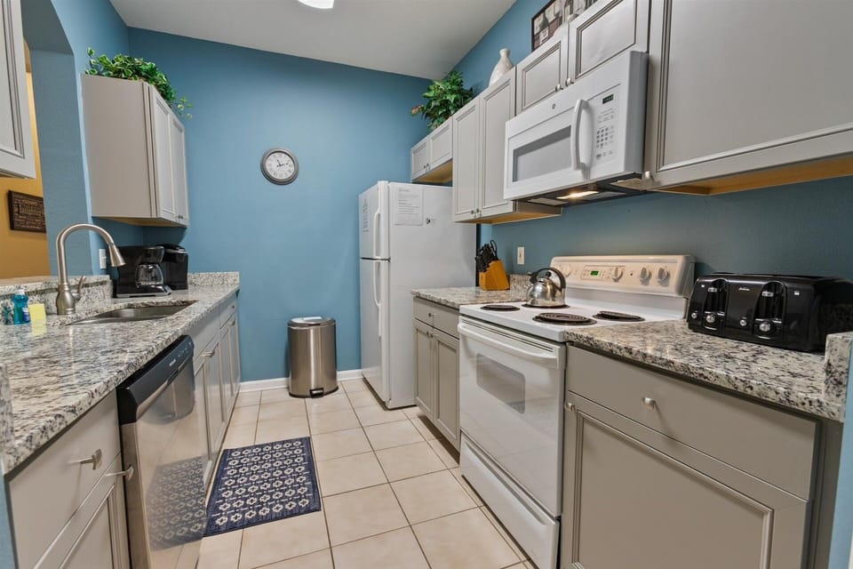 Condo, 3 Bedrooms | Private kitchen | Coffee/tea maker, fridge, oven, toaster