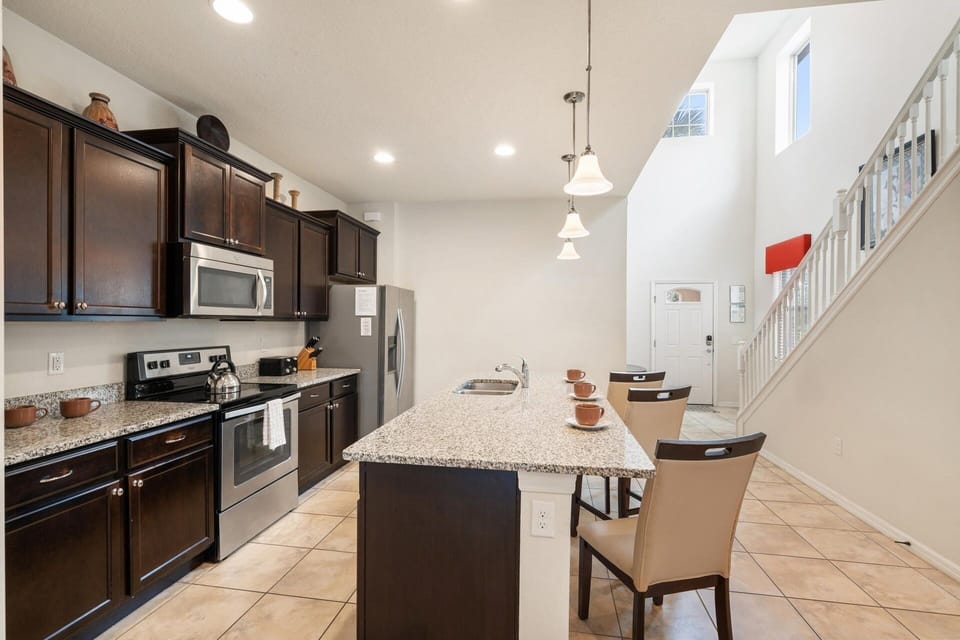 House, 6 Bedrooms | Private kitchen | Coffee/tea maker, fridge, oven, toaster